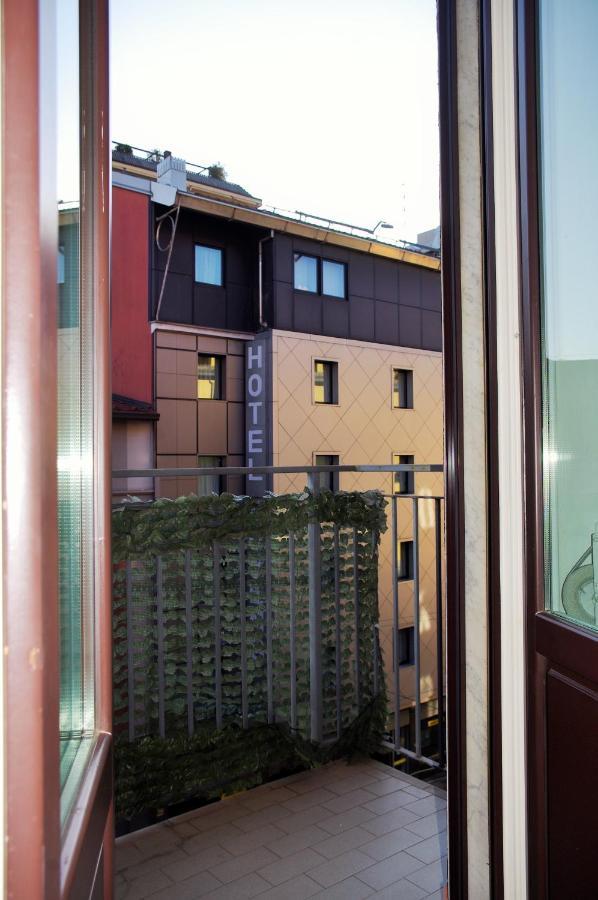 Incantevole Appartamento De Angeli Milano Exterior foto